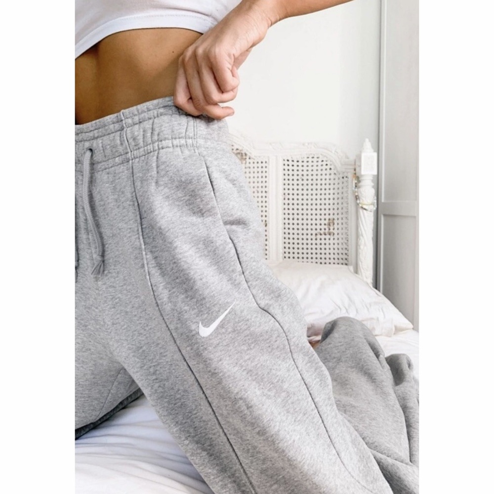 Nike Essential Heather Gray 90’s Sweatpant Joggers